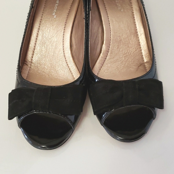 BCBGeneration Vegan Leather & Suede Wedge Peep Toe Heels GUC 8.5 - Picture 3 of 13